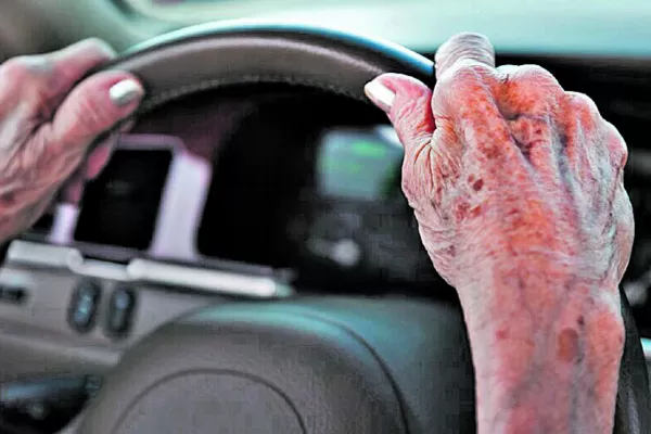 ¿Cuáles son las señales que advierten que una persona ya no puede manejar?