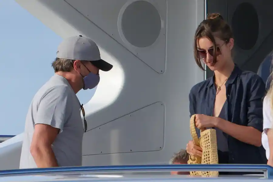 Leonardo Di Caprio fue fotografiado con una modelo de 22 años