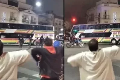 Hinchas de River hicieron gestos racistas a micros de Fluminense