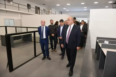 Manzur recorrió el nuevo edificio del Centro de Asuntos Docentes