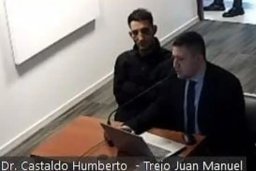 AUDIENCIA. Juan Manuel Trejo junto a su abogado defensor. 