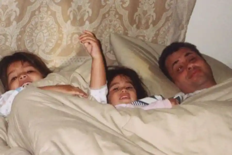 Morena y Rocío Rial, de niñas, junto a su papá 