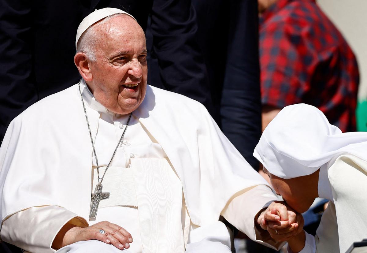 El Papa se recupera en una clínica de Roma