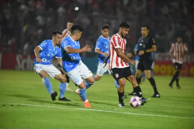 San Martín de Tucumán empató con Estudiantes (RC) y no pudo llegar a la punta