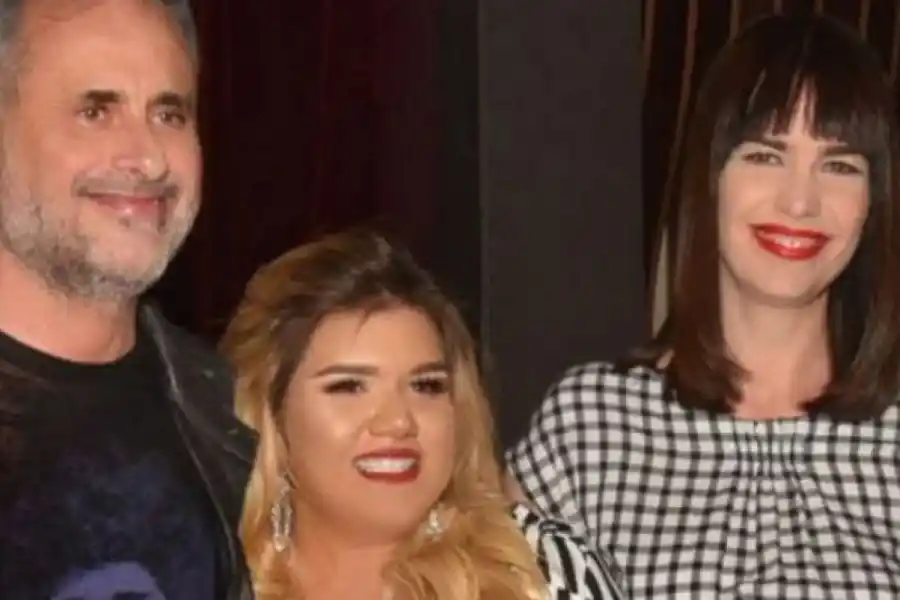 Morena Rial junto a su papá y Romina Pereiro