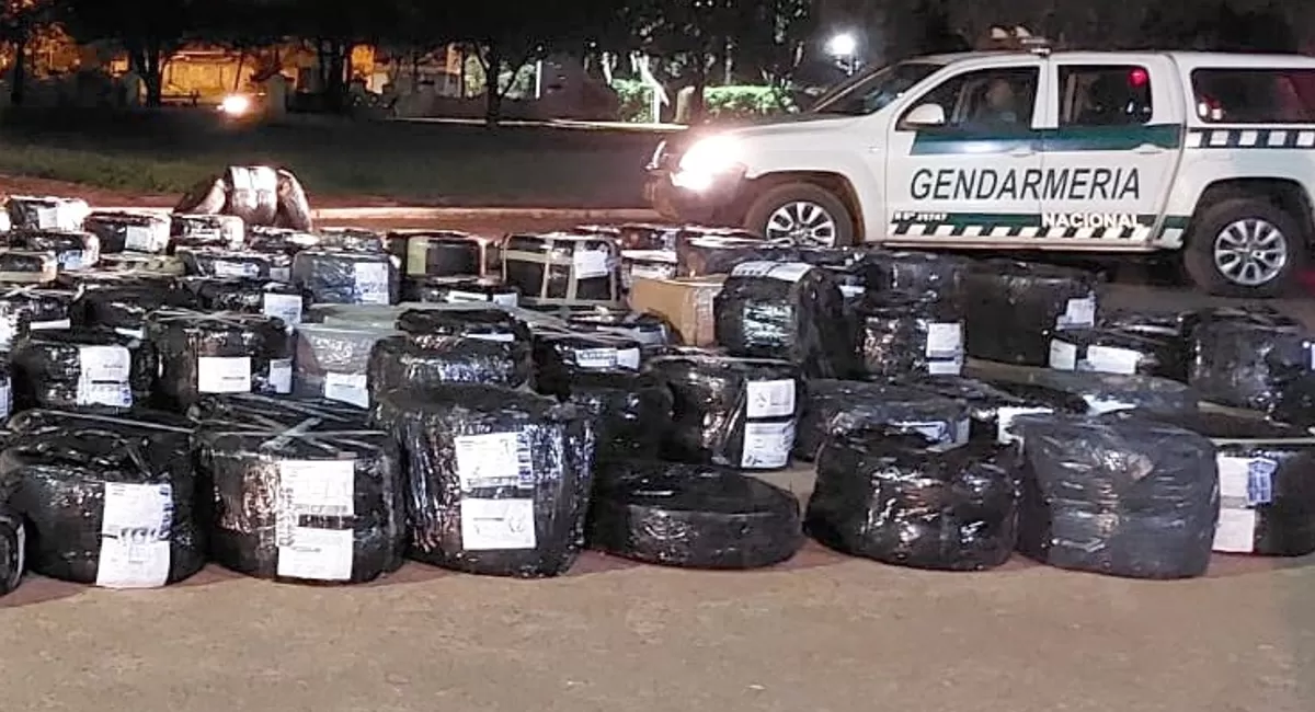 Gendarmería secuestró un millonario cargamento de neumáticos ilegales