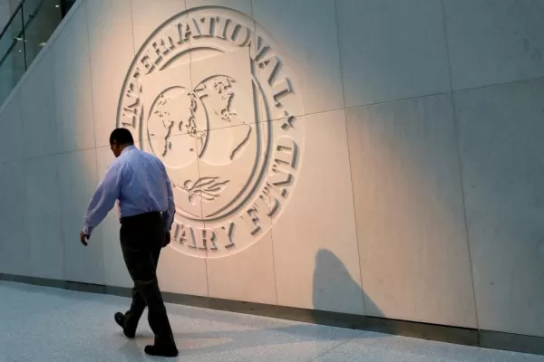 FMI: “dura” negociación para reformular el acuerdo