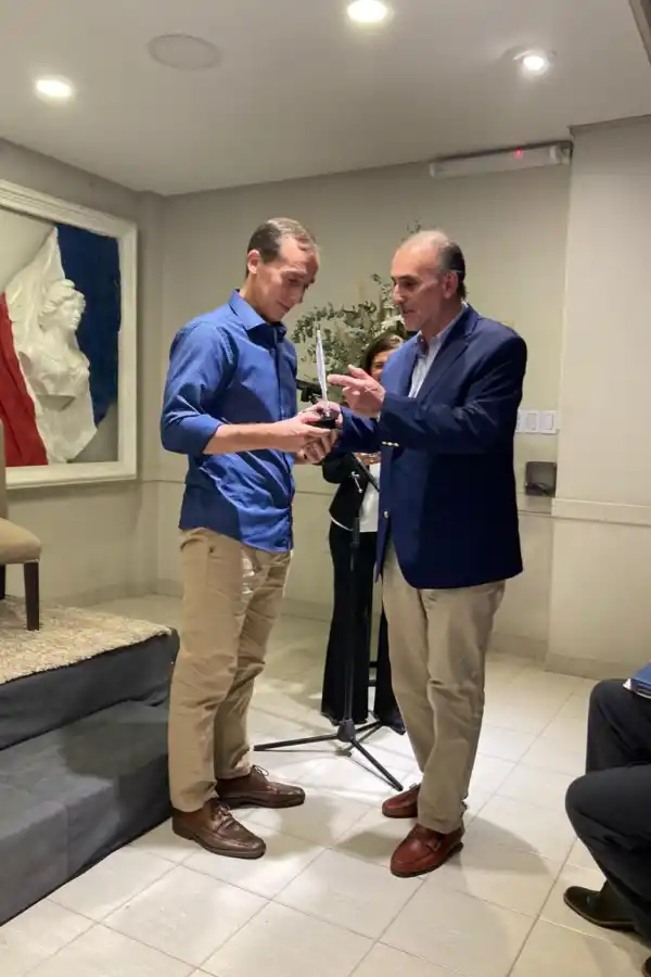 Alconada Mon recibió la plaqueta “Paul Groussac”