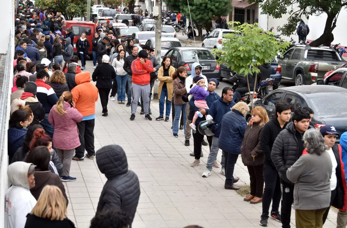 Pasadas las 10, había escuelas que todavía no abrían sus puertas en la Capital