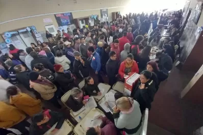 La gran cantidad de fiscales que debían registrarse influyó en el inicio de la votación en Tucumán