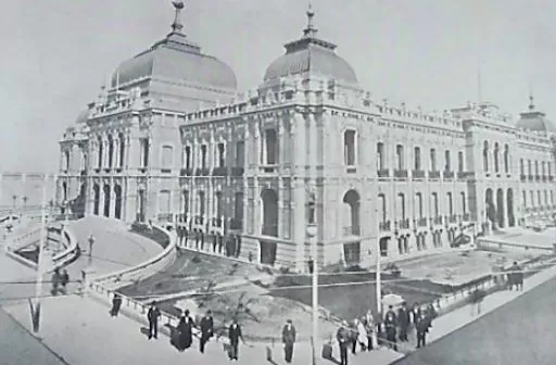 LA CASA DE GOBIERNO. En noviembre de 1906, el mandatario elevó a la Legislatura el proyecto edilicio que reemplazó al Cabildo.