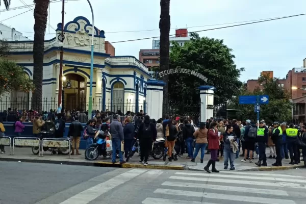 Elecciones en Tucumán: la falta de autoridades de mesa demoró la habilitación de decenas de escuelas