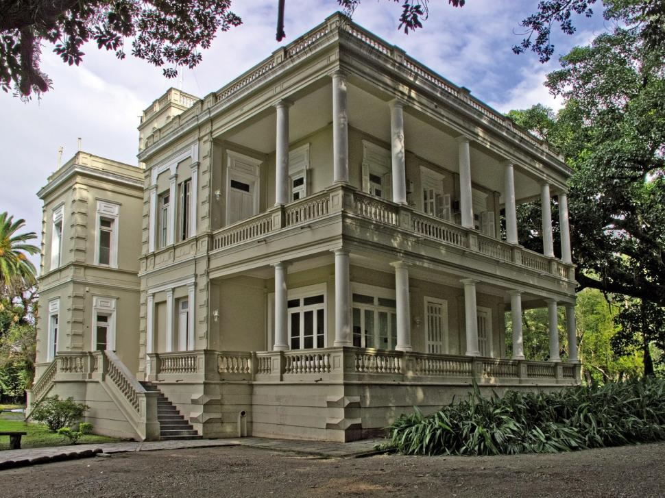 Luis F. Nougués una fiebre de realizaciones y emprendimientos