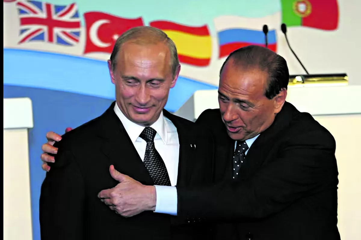El día en que Berlusconi reunió a Putin con la OTAN