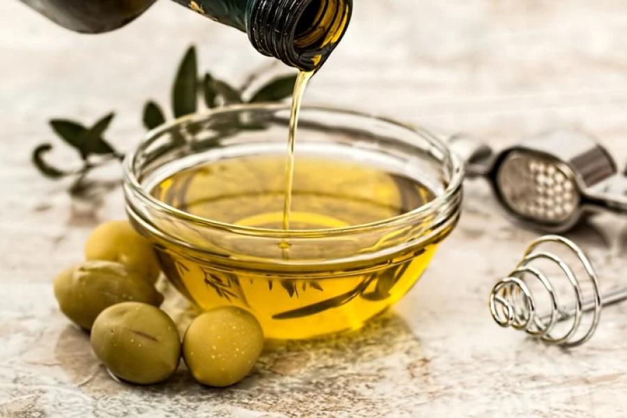 El aceite de olvia extra virgen es recomendado por los nutricionistas por sus beneficios para la salud. (Foto Shutterstock)