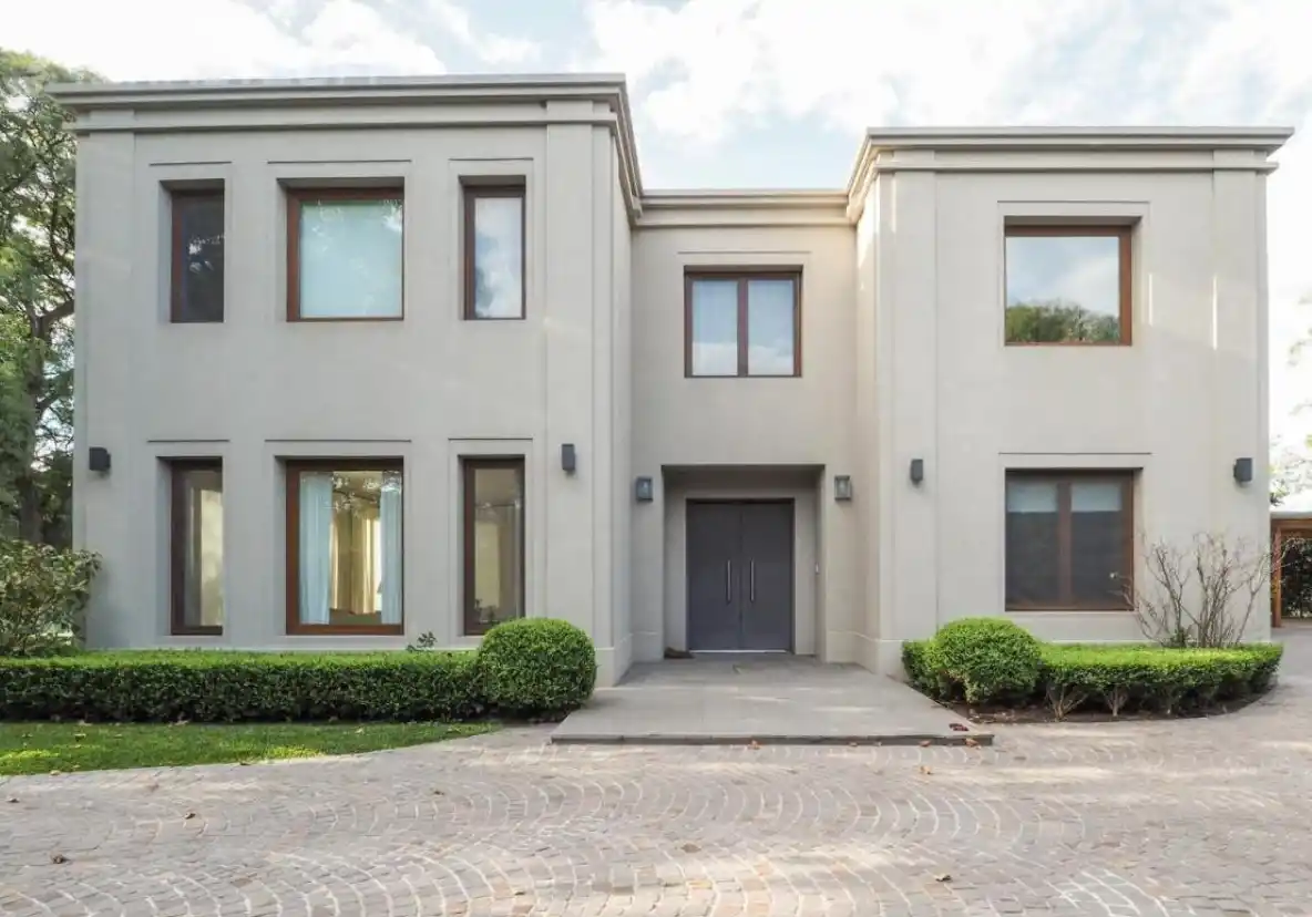 Así es por fuera la casa de Lali Espósito en un country privado