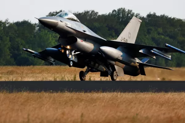 Los poderosos aviones que Kiev le solicita a la OTAN