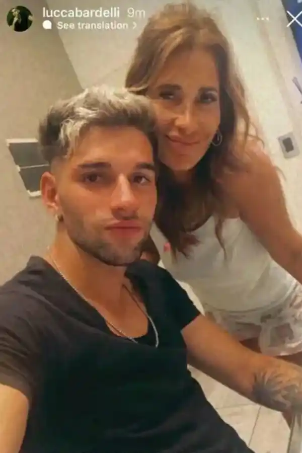 Lucca Bardelli junto a la mamá de Julieta Poggio