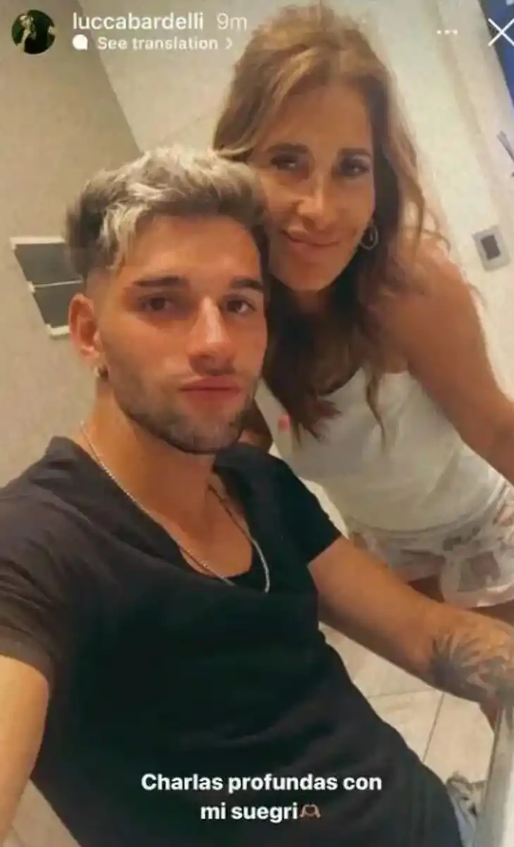 Lucca Bardelli junto a la mamá de Julieta Poggio