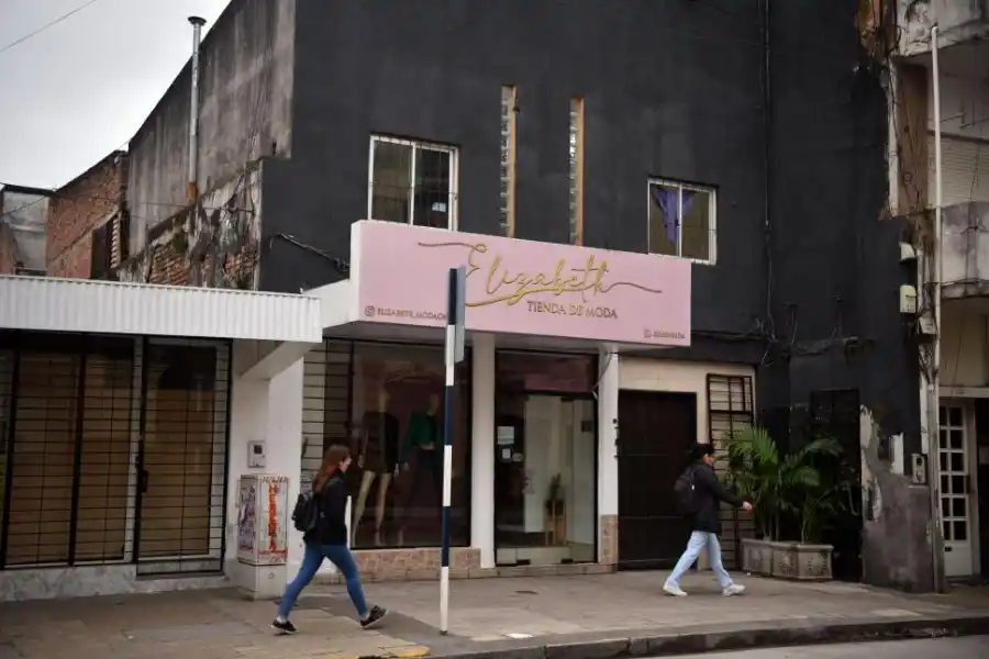 ¿EL MÓVIL? La vivienda de Chacabuco 59 habría motivado el crimen. 