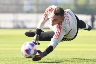 River y Defensa y Justicia completan el partido suspendido por la muerte de un hincha