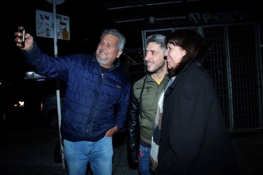 Jey Mammon tuvo su primera salida pública en Buenos Aires: cómo fue la reacción de la gente al verlo