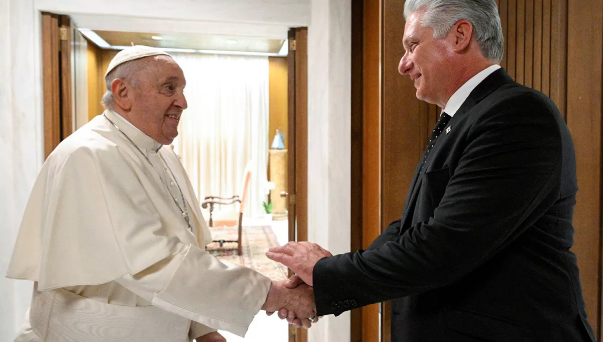 MEJORÍA. El papa Francisco recibió el alta hace cuatro días y hoy fue visitado por el cubano Miguel Díaz-Canel.