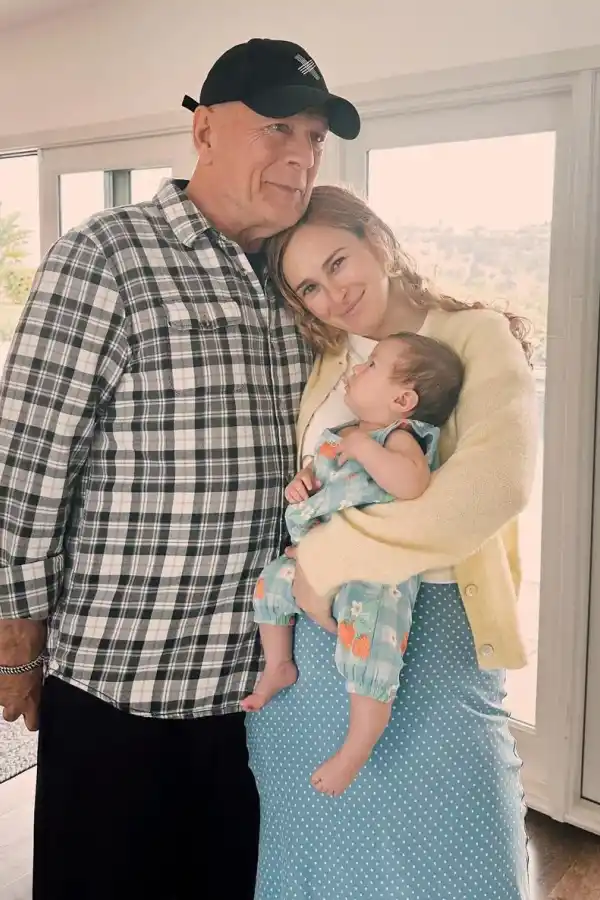Bruce Willis junto a su hija Rumer y su primera nieta