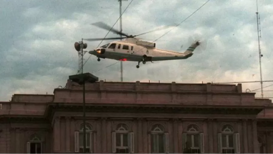 El helicóptero en el que se fue De la Rúa el 20 de diciembre de 2001. (Foto: Archivo TN)