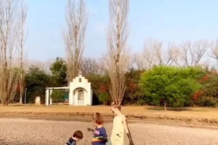 Cómo es la increíble casa quinta de Soledad Pastorutti en Arequito: naturaleza, animales y muchos familiares