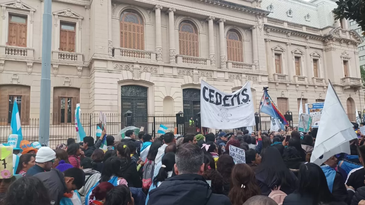 LA GACETA en Jujuy: el Gobierno propuso un piso salarial de $200.000, pero el paro docente sigue