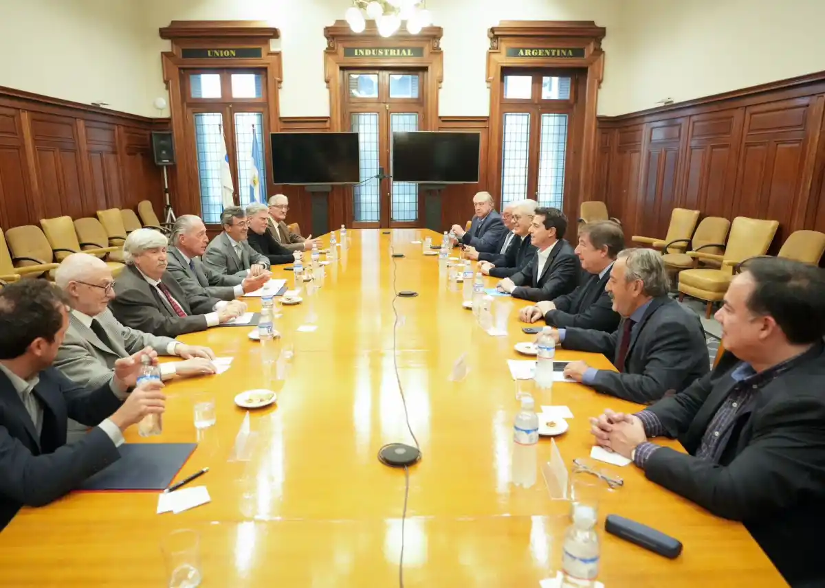 De Pedro se reunió con dirigentes de la UIA y de la CGT