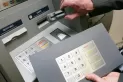 Estafas en cajeros automáticos: cómo funciona el método “skimming” que permite a los delincuentes robar datos de tu tarjeta