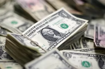 El dólar blue subió un peso y cerró a $493
