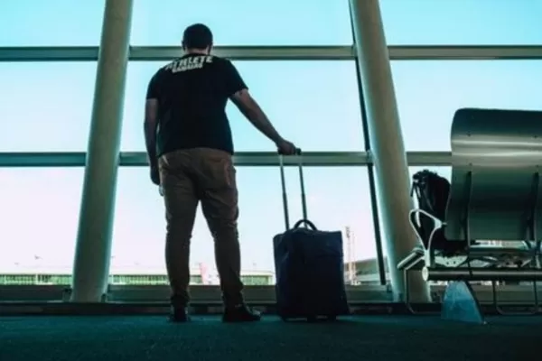 Jóvenes desencantados: qué hay detrás del slogan “la única salida es Ezeiza”