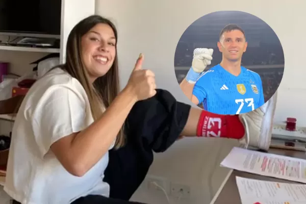 Se recibió de Licenciada y festejó su título con un espectacular cartel alusivo al “Dibu” Martínez