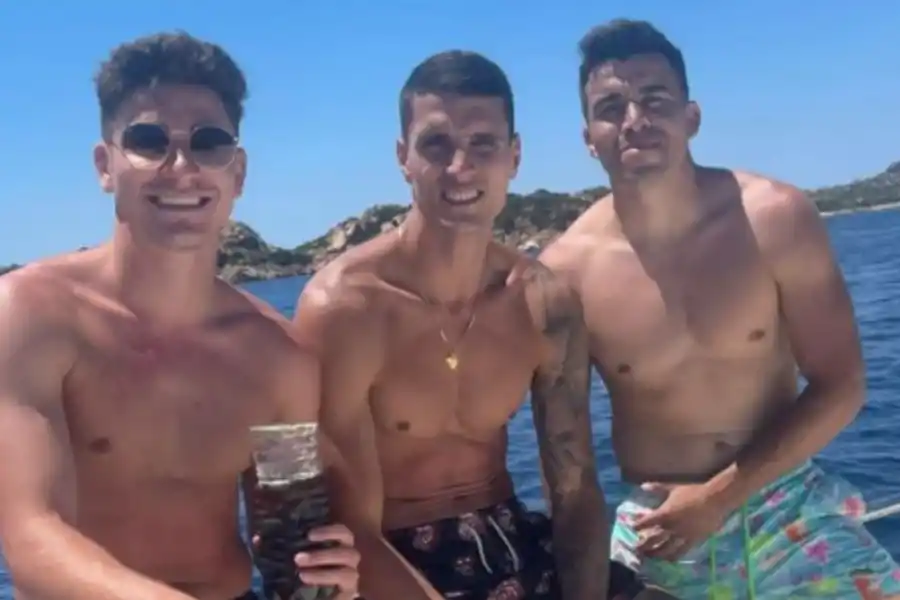 Julián Álvarez, Erik Lamela y Marcos Acuña, de vacaciones. (Foto: @marcos.acuna10)