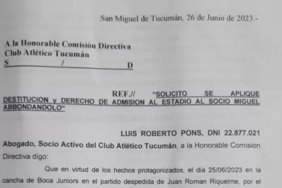 Un socio de Atlético Tucumán hizo una presentación oficial en el club para destituir al dirigente que estuvo en la cancha de Boca