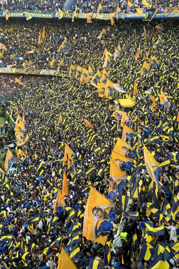 FIESTA TOTAL. La Bombonera se rindió a los pies de uno de sus mayores ídolos.