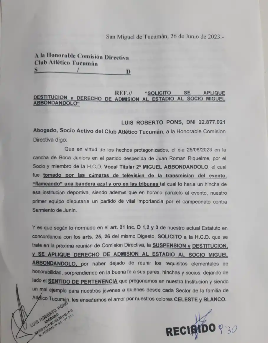 Un socio de Atlético Tucumán hizo una presentación oficial en el club para destituir al dirigente que estuvo en la cancha de Boca