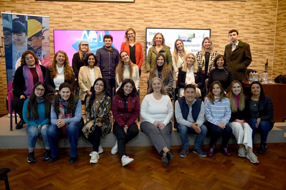 Asistentes y expositores del encuentro organizado por la Universidad Tecnológica-Regional Tucumán y la Fundación Konrad Adenauer.