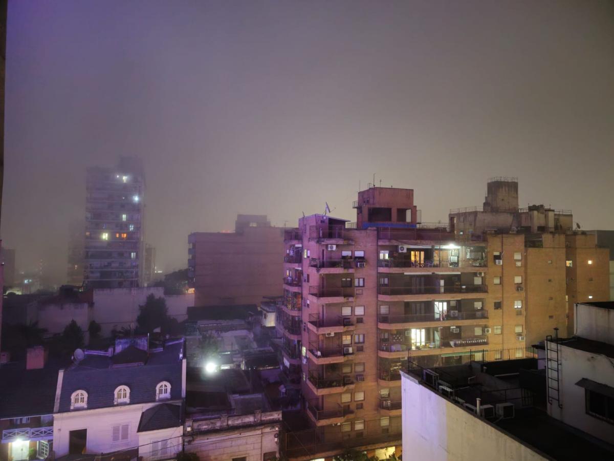 Una intensa niebla volvió a instalarse en la noche tucumana