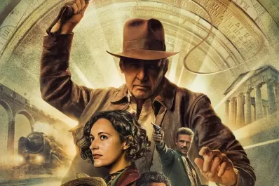 Indiana Jones guarda el sombrero y el látigo