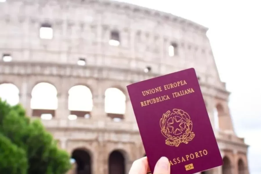 Cada vez son más las personas que inician sus trámites para emigrar a Italia.