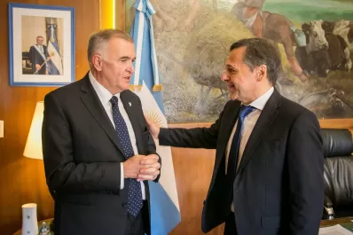 En Buenos Aires, Jaldo gestionó mejoras para el servicio de colectivos y obras del ferrocarril