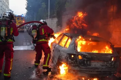Francia: segunda noche de furia por el asesinato de un joven de 17 años a manos de la policía