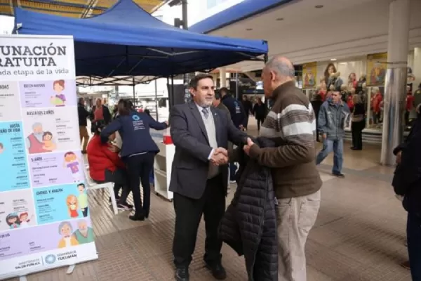 Instalaron un puesto sanitario en peatonal de Muñecas y Mendoza