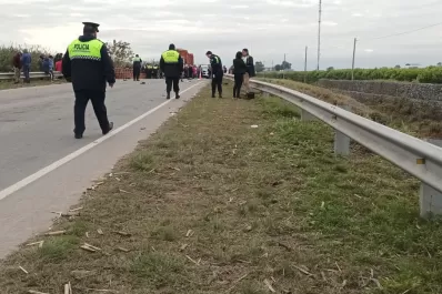 Un joven murió al chocar un auto con una moto en la ruta 304, en la zona de La Ramada
