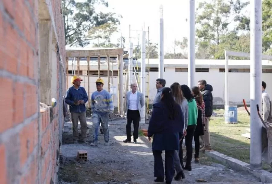 El ministro  supervisó las obras en la Escuela Nº273 Coronel Juan Larraburre (Nivel Primario) y la Escuela Media de Mancopa (Nivel Secundario).