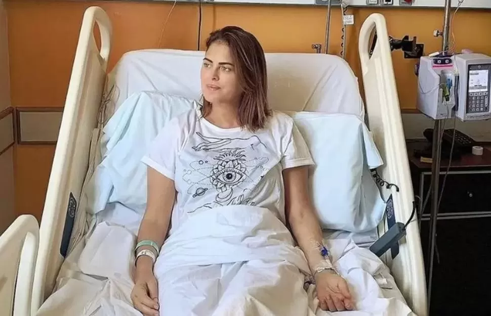 INTERNACIÓN PREVIA. Silvina Luna, desde la cama del Hospital Italiano en una de las recaídas que afrontó antes de terminar en terapia intensiva. 